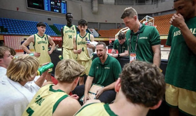 中国队丢冠仅1天，澳大利亚队引争议，场均赢50分 打乱亚洲秩序？