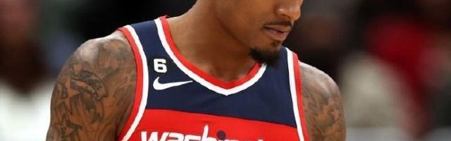 在线体育-5年2.51亿合同刚过一年！奇才和比尔商讨分手可能