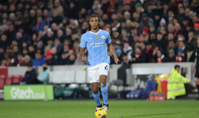 开云体育安卓下载-每体：德科非常看好阿克，但资金允许优先考虑巴斯托尼和范德芬