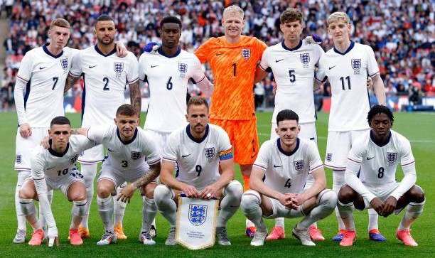 在线体育-三狮又变三喵，热身赛踢成这样像欧洲杯争冠的吗？