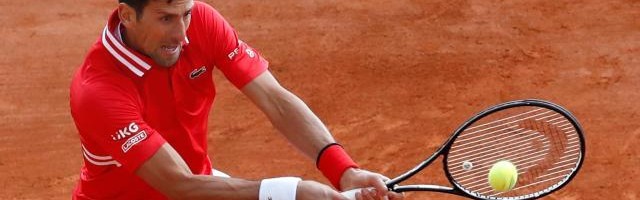 开体育app下载安装免费-蒙卡焦点战德约打成“教学课” 轻松收获红土开门红