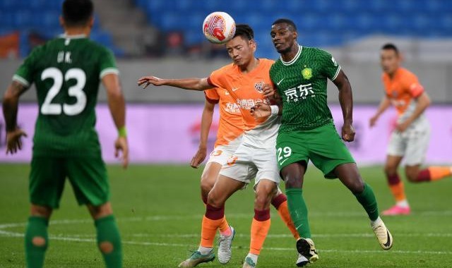 在线体育-【中超】于大宝染红曹永竞破门 海牛逼平10人国安