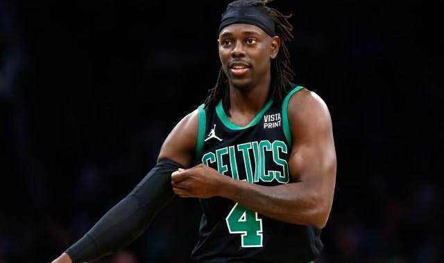 首页-1.35亿防守大闸复苏 布朗喊话激活冠军拼图