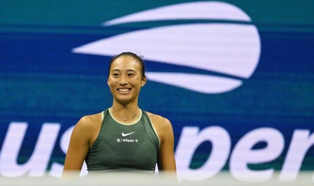 体育APP-发球成制胜法宝 郑钦文连续两年晋级美网女单八强