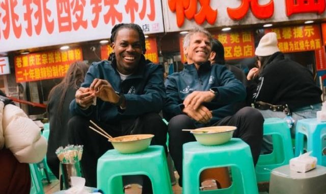 体育娱乐-佐拉：马拉多纳和梅西之间，我选马拉多纳