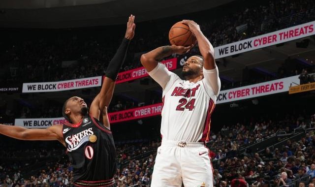 体育APP-鲍威尔浴火蜕变冲击全明星，快艇弃他后悔吗？