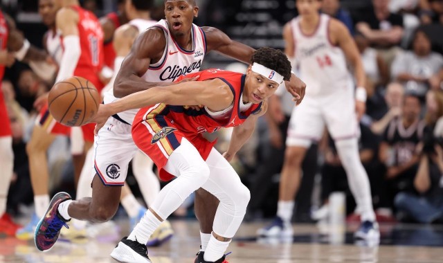 在线体育-继续北伐！小卡复出23+3+5刷新纪录！打爆鹈鹕，快船锋线两大奇兵