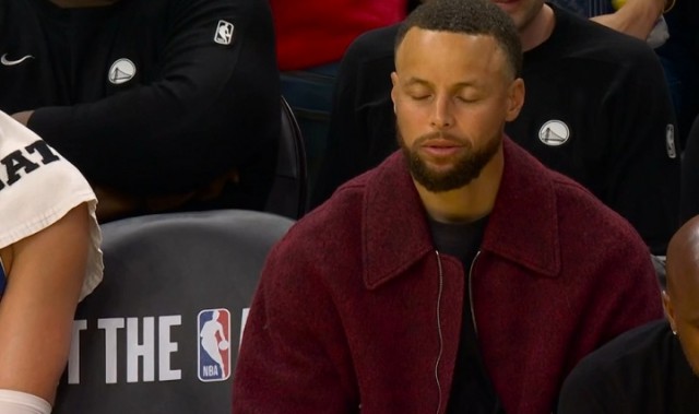 不想理你！华子飚中三分找库里互动 库里闭上眼睛摇摇头😂