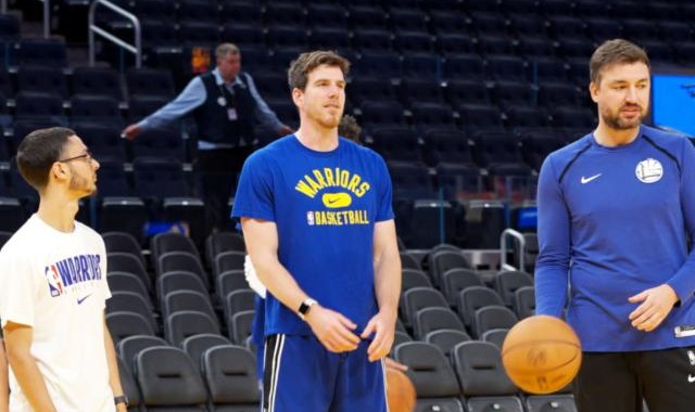 开运体育app官方下载-【专访勇士录像剪辑师】和库里当同事是什么体验？